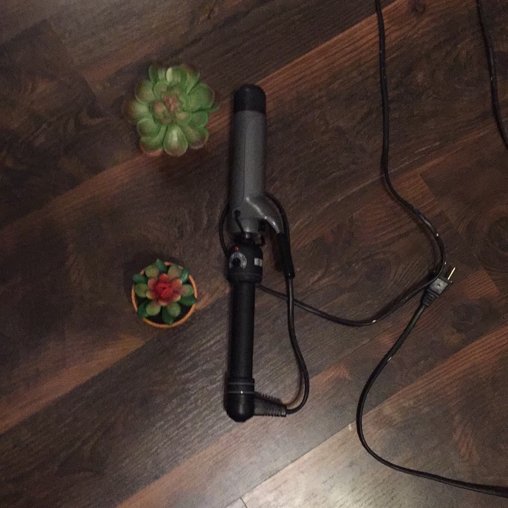 A curling iron